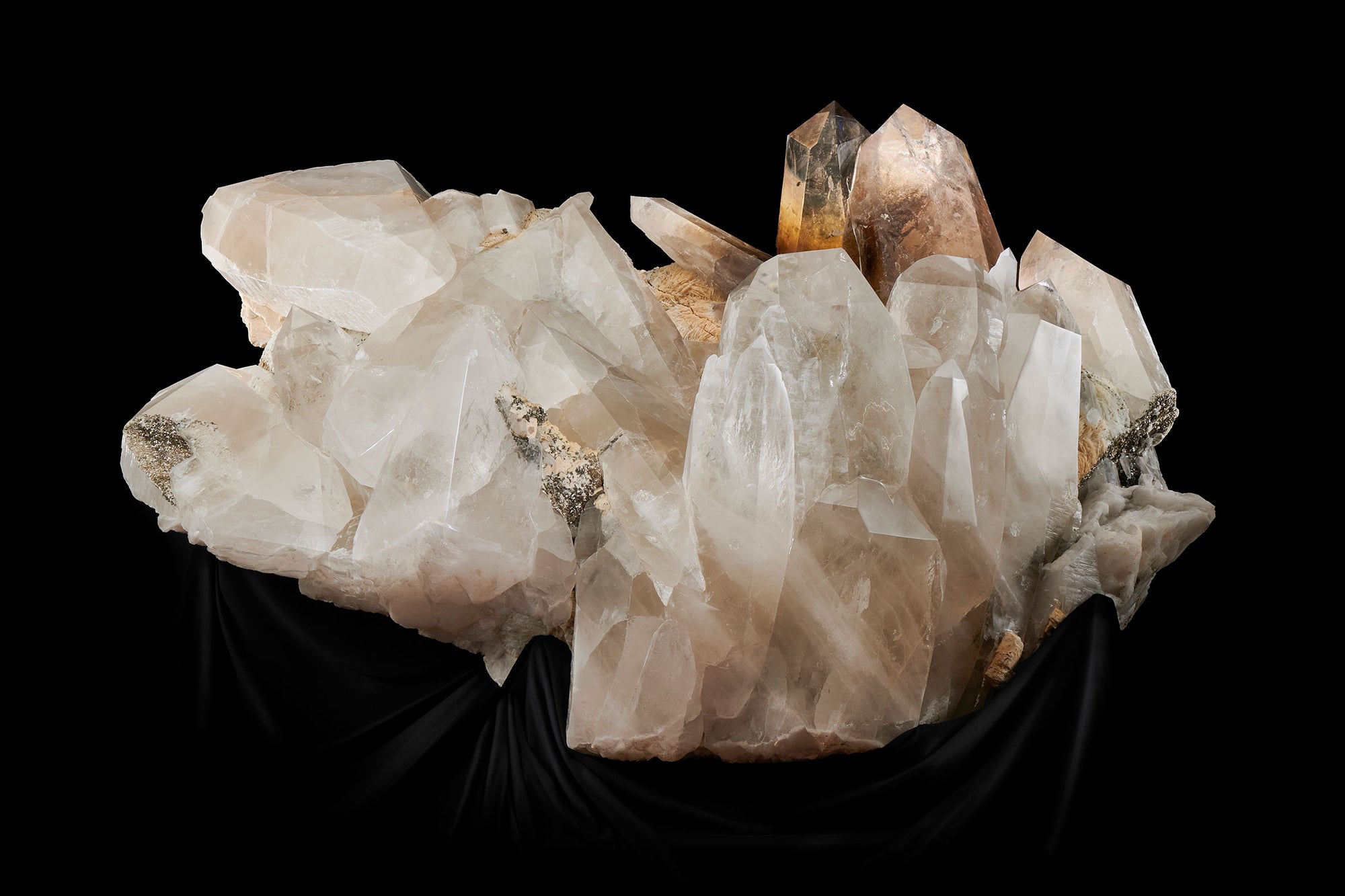 Giant Quartz. View of interior spread from the book ARQUIVISTAS by the Dorow Collection